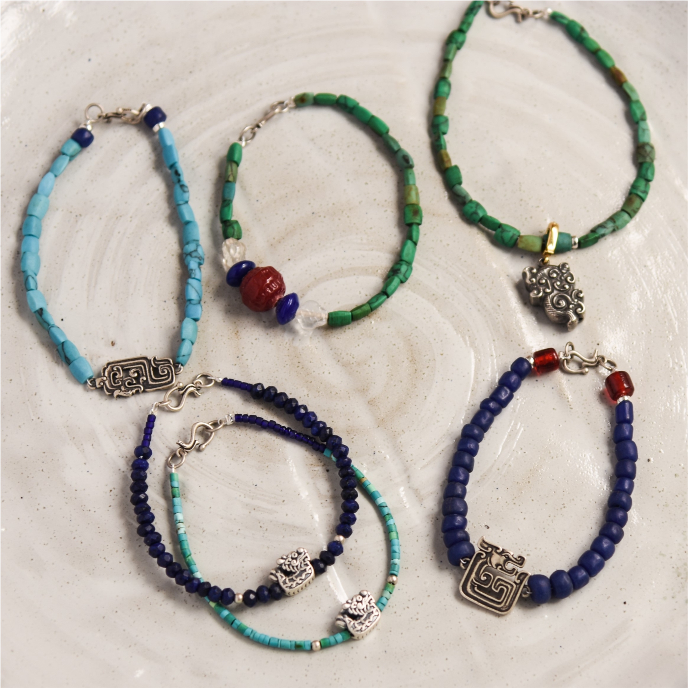 春未老,风细柳斜斜.原创博物馆系列龙纹纯银天然绿松石手链五福龙