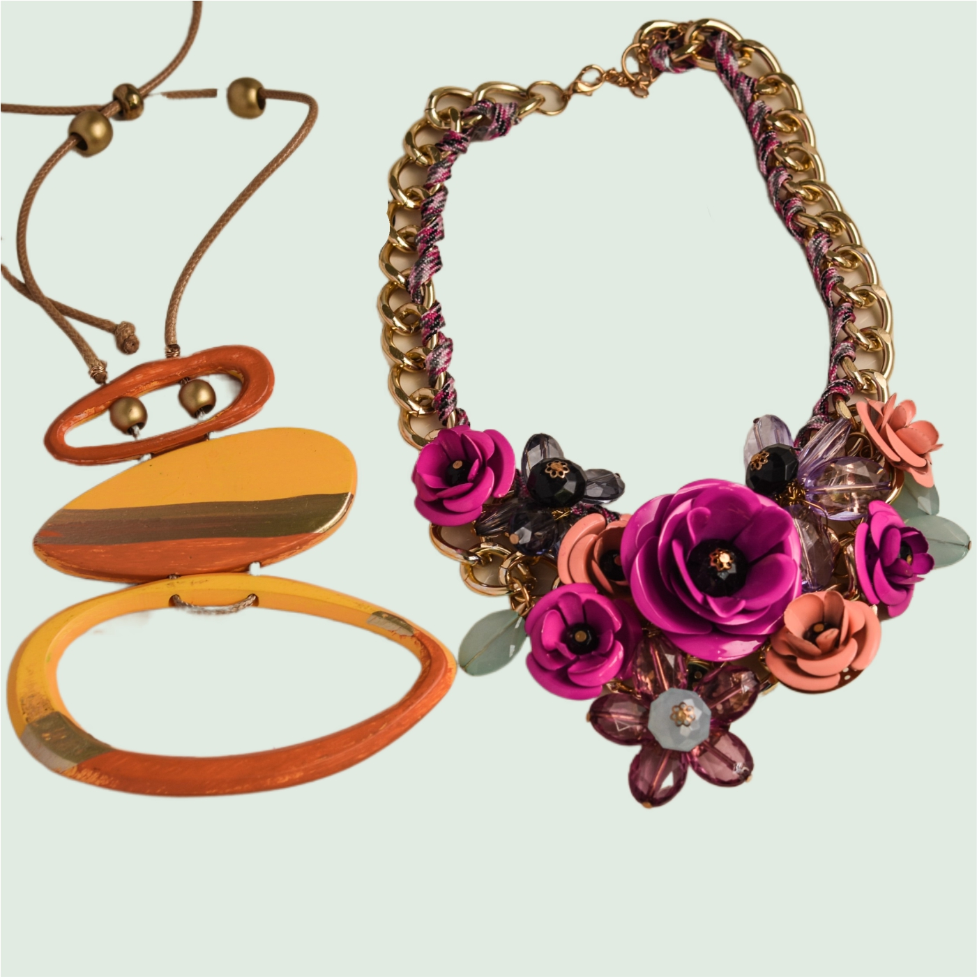 天街小雨润如酥，草色遥看近却无。