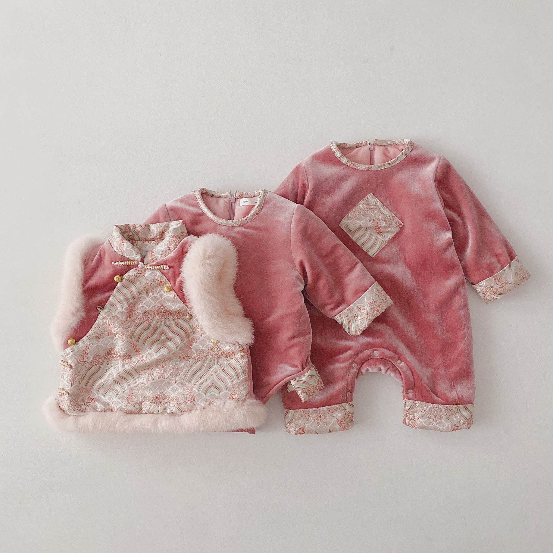 女宝宝加厚年服新年装婴儿秋冬新唐装旗袍马甲周岁婴童洋气拜年服