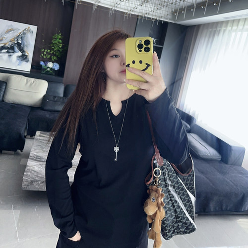 大码女装秋装V领显瘦新款打底衫