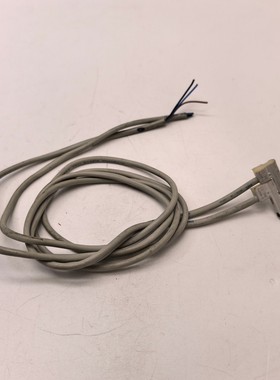 SMC D-M9PV磁性开关线缆，灰色线材，线长1米左右，接口完好
