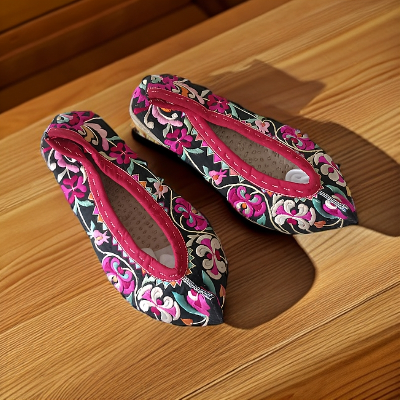 35码收藏纯手工绣花鞋满绣古董千层底翘头女鞋云南民族风老绣配鞋