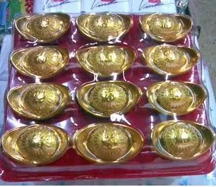5.5厘米盒装 塑料金元宝元旦圣诞春节装饰品摆件糖果盒摄影道具
