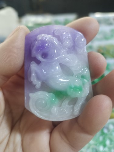 天然老坑冰糯种春彩紫罗兰飘阳绿精雕马上发财玉石吊坠