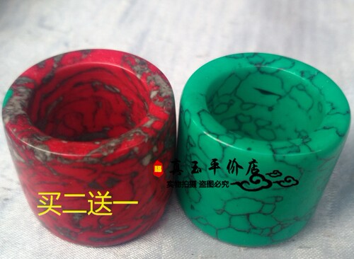 松石是世界上古老的玉石品种之一，古代人们视它为神圣的宝物，至今仍是为流行的神圣护身符，它被用于藏王的王冠、用做神坛贡品，以及藏王向居于高位的喇嘛赠送的礼品，西藏人认为佩带松石饰品可保佑征途平安、胜利。