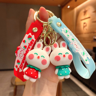 草莓兔子钥匙扣可爱小兔子硅胶公仔挂件情侣汽车包包挂饰小礼品