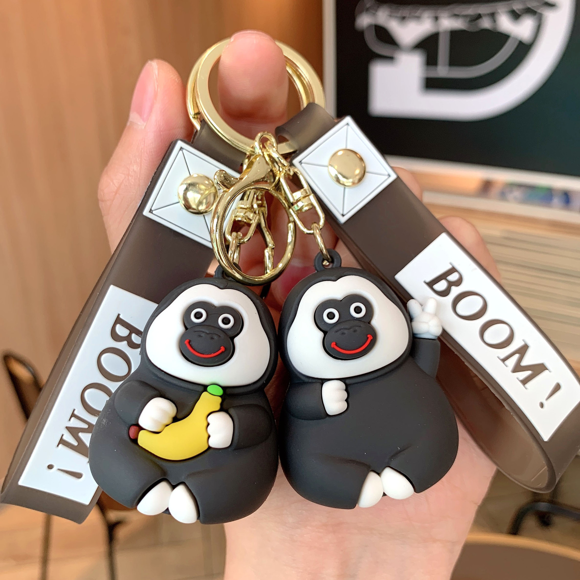 创意卡通杜杜小猴子钥匙扣可爱抱水果汽车钥匙链情侣包包挂饰礼品