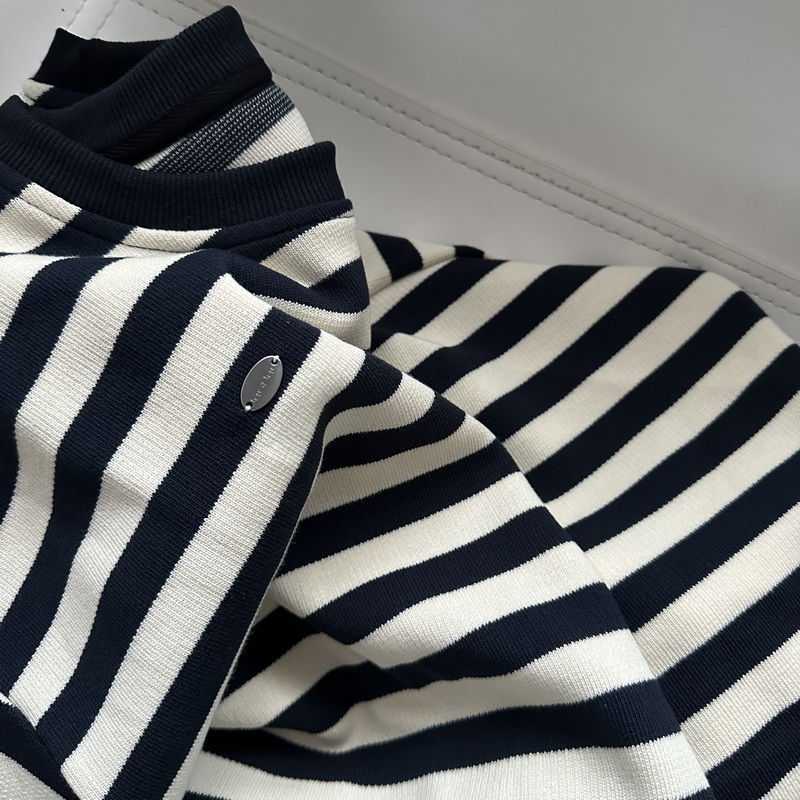 韩系经典圆领条纹卫衣