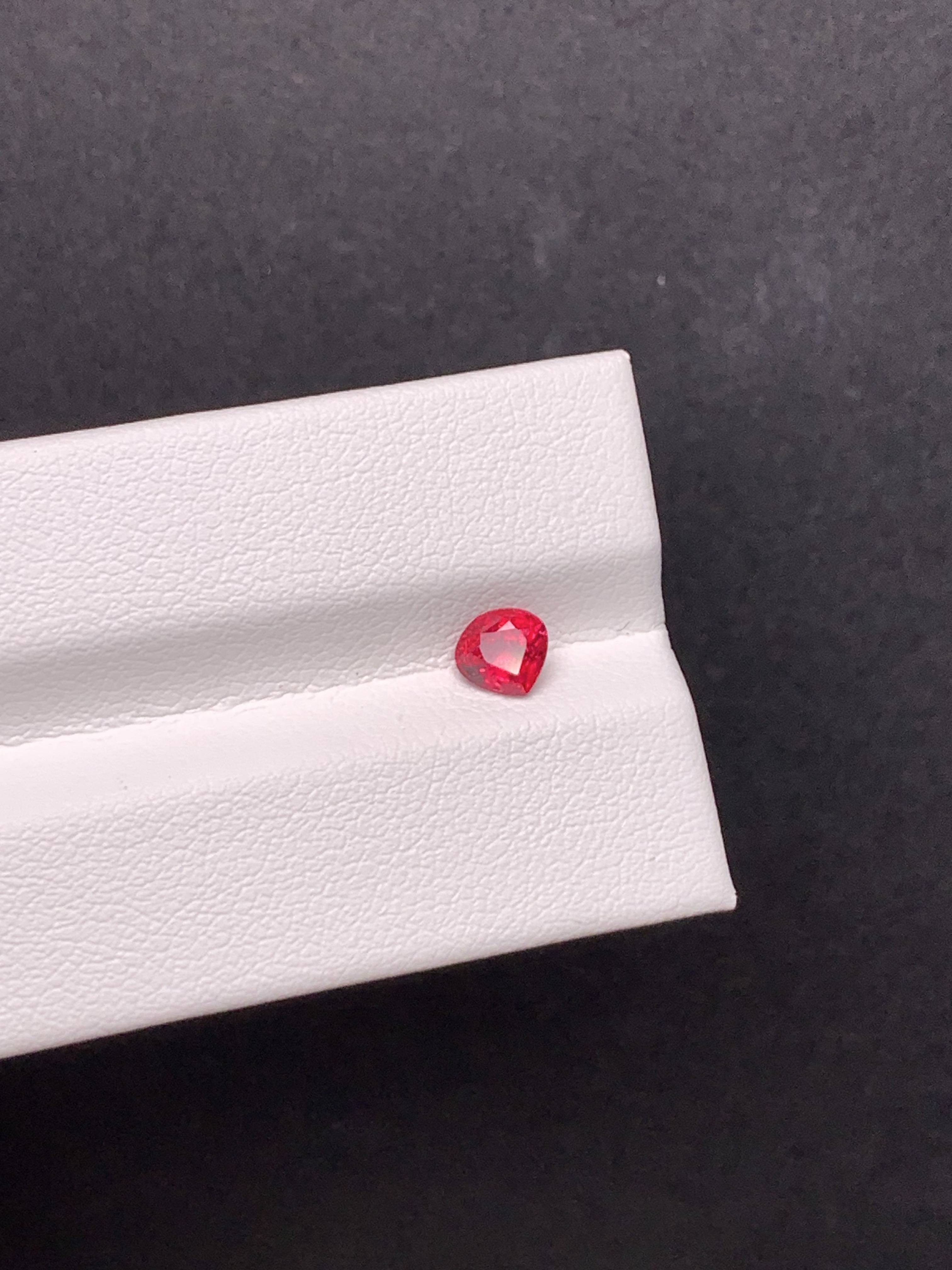 0.56克拉 莫桑比克天然无烧鸽血红红宝石（1221）