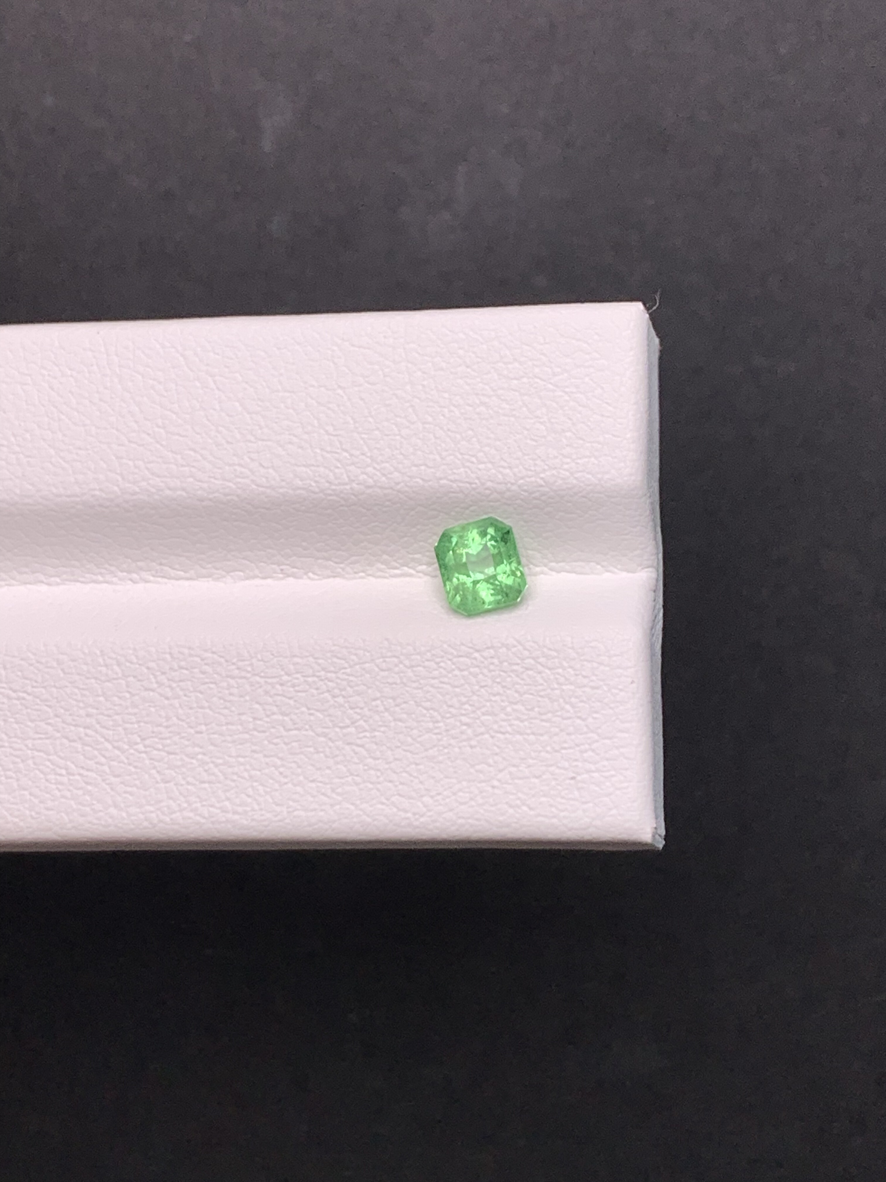 0.72克拉 阿鲁沙天然无烧沙弗莱 卡扎尼 （1125）