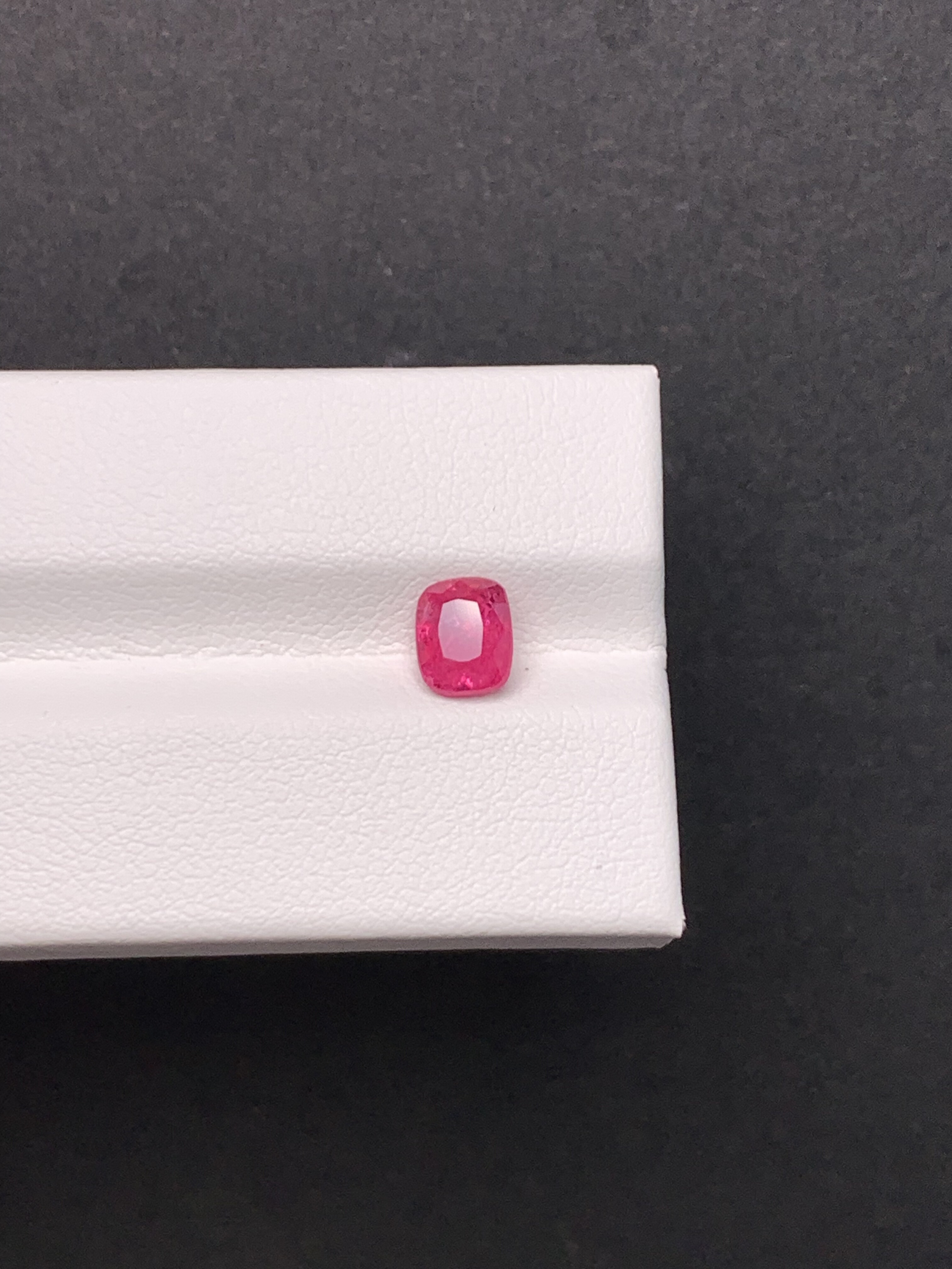 1.03克拉 缅甸天然无烧尖晶石 热粉 （1123）