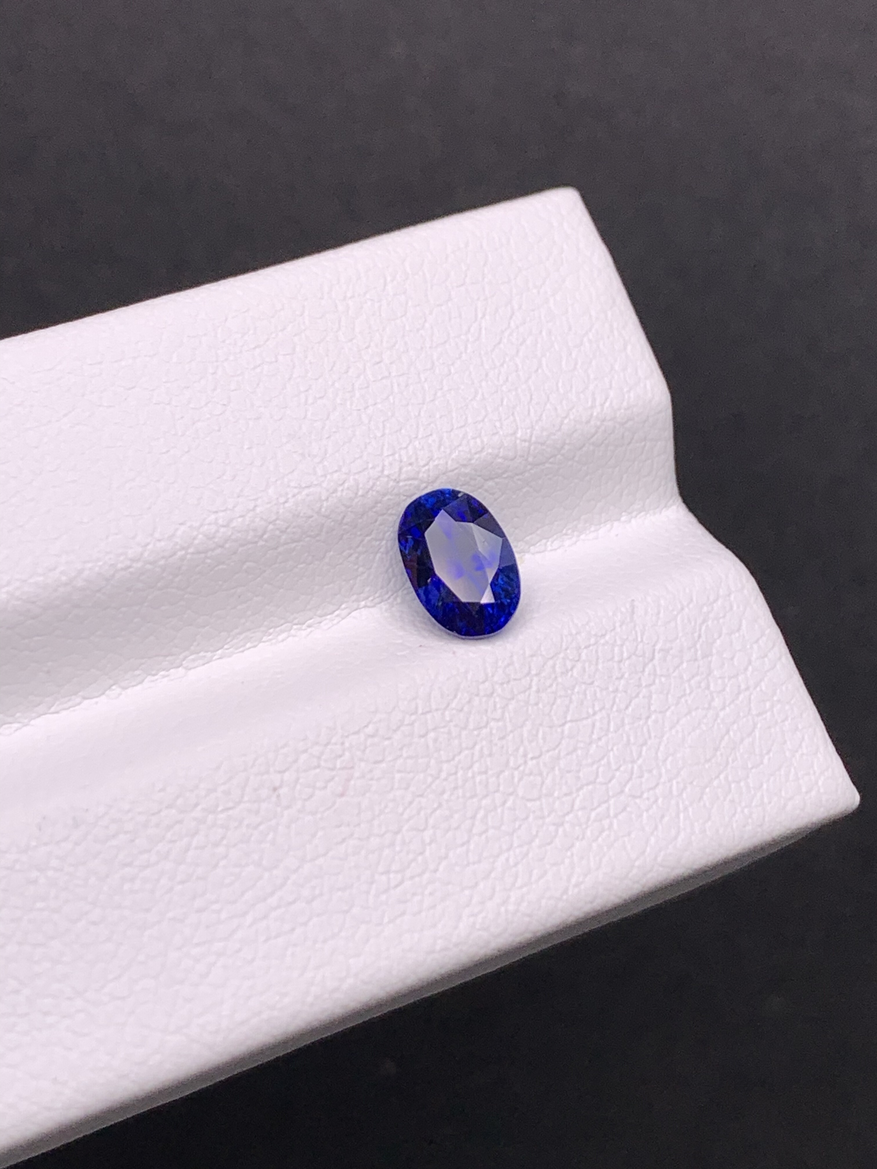 1.12克拉 斯里兰卡天然老烧皇家蓝蓝宝石 （1107）