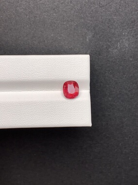 2.09克拉 缅甸天然无‮尖烧‬晶石 红宝色 （1231）