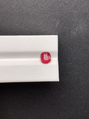 2.09克拉 缅甸天然无‮尖烧‬晶石 红宝色 （1231）