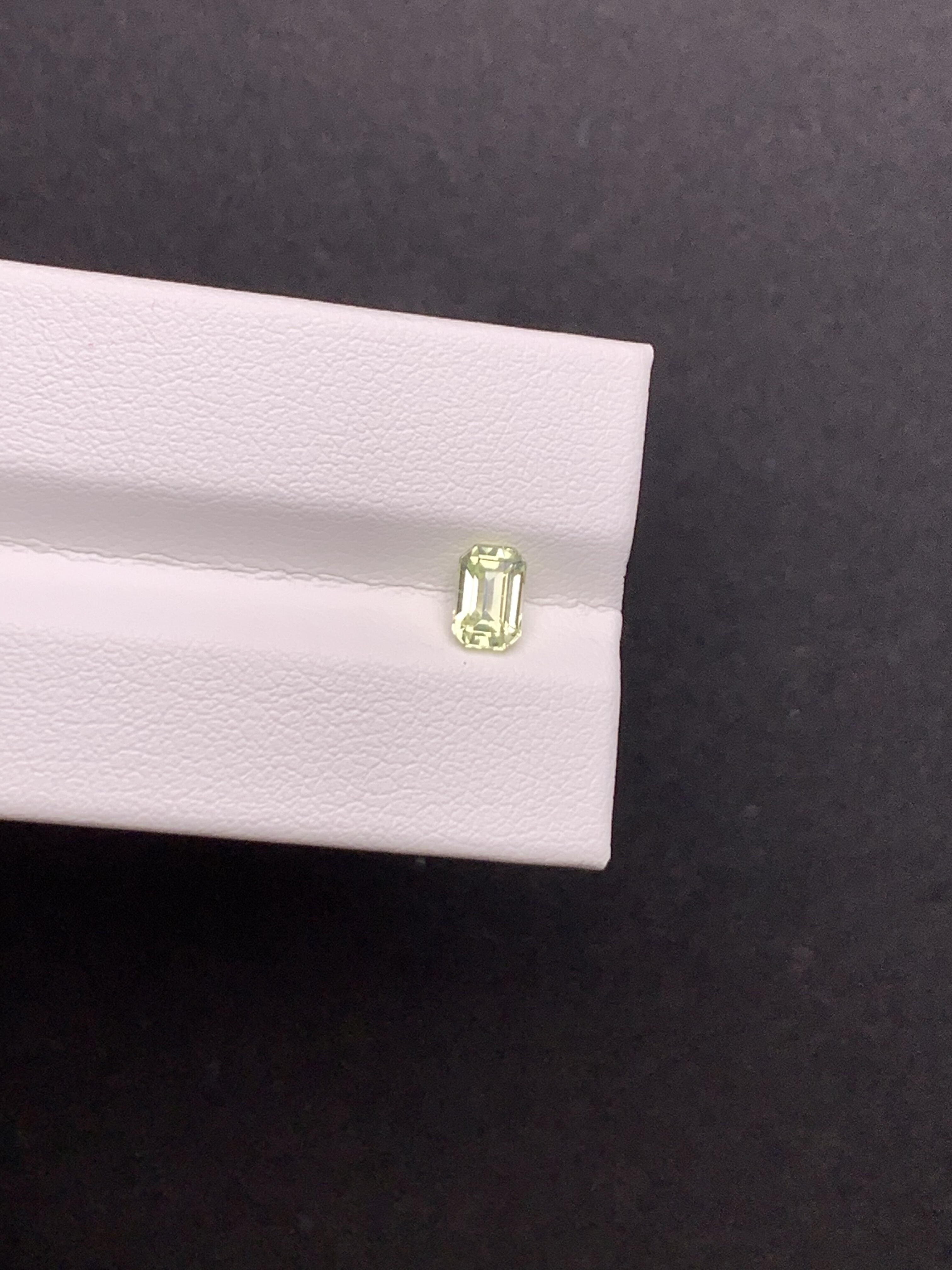 0.76克拉 斯里兰卡天然无烧荧光笔金绿宝石 （1114）