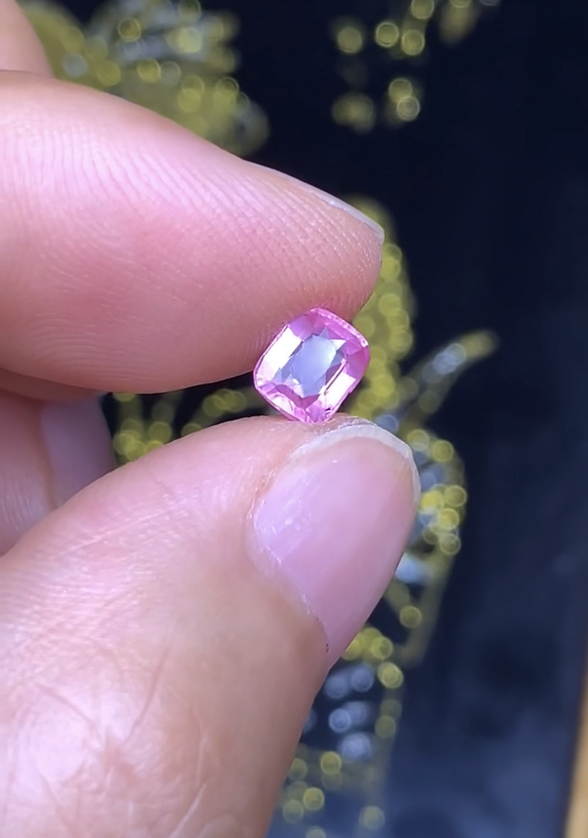 1.08克拉 坦桑尼亚天然无烧马亨盖尖晶石 樱花粉（1209）