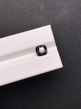 2.07克拉 缅甸天然无‮尖烧‬晶石 神‮紫秘‬色（0107）