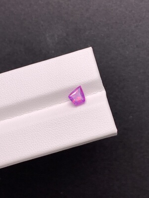 1.03克拉 斯里兰卡天然无烧梦幻晚霞色蓝宝石（1229）