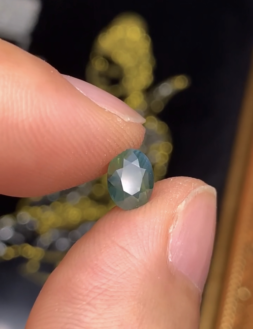 1.16克拉 斯里兰卡天然无烧梦幻莫奈色绿蓝宝石（1130）