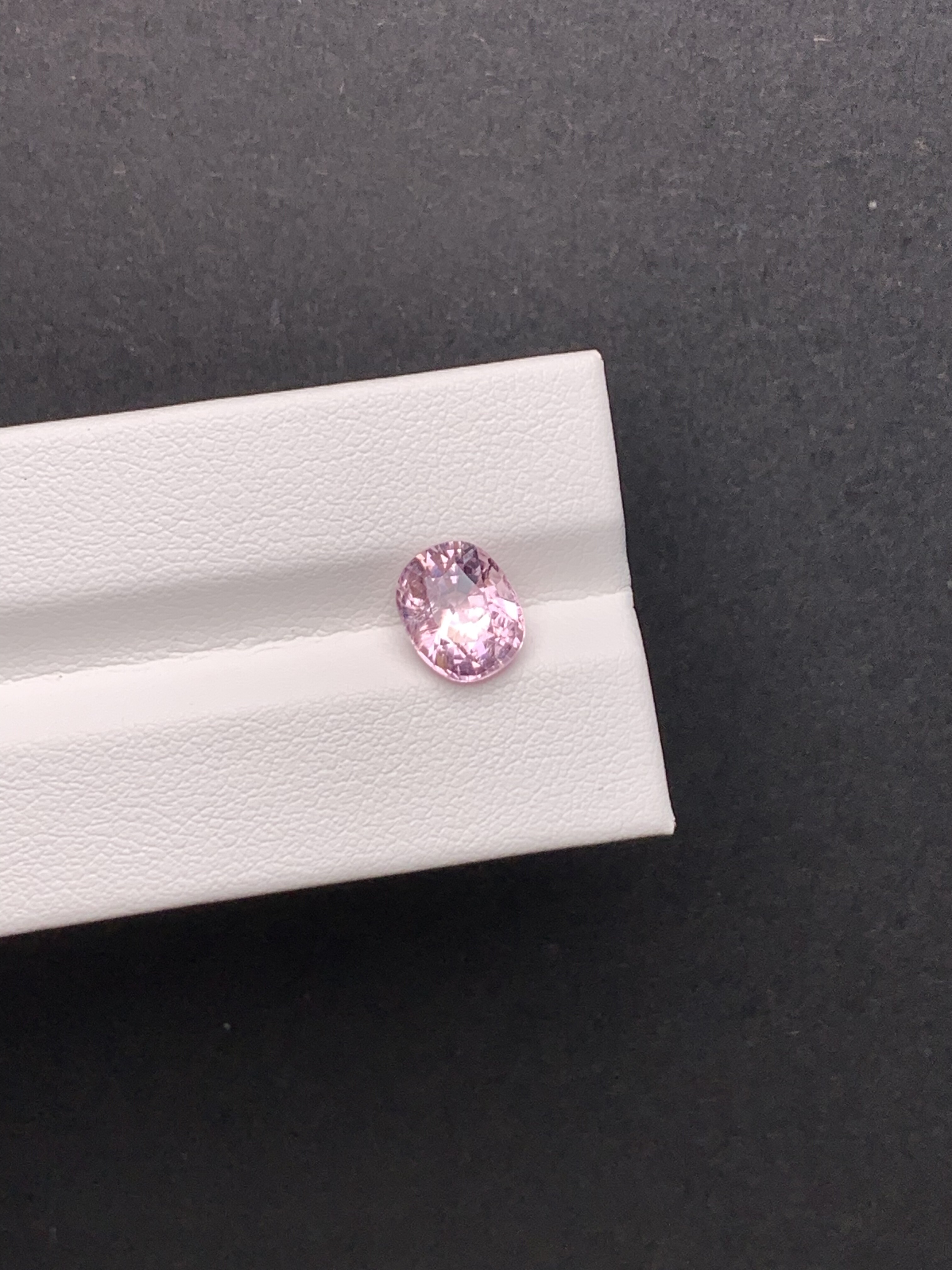 2.35克拉 缅甸天然无烧尖晶石 日出色（1122）