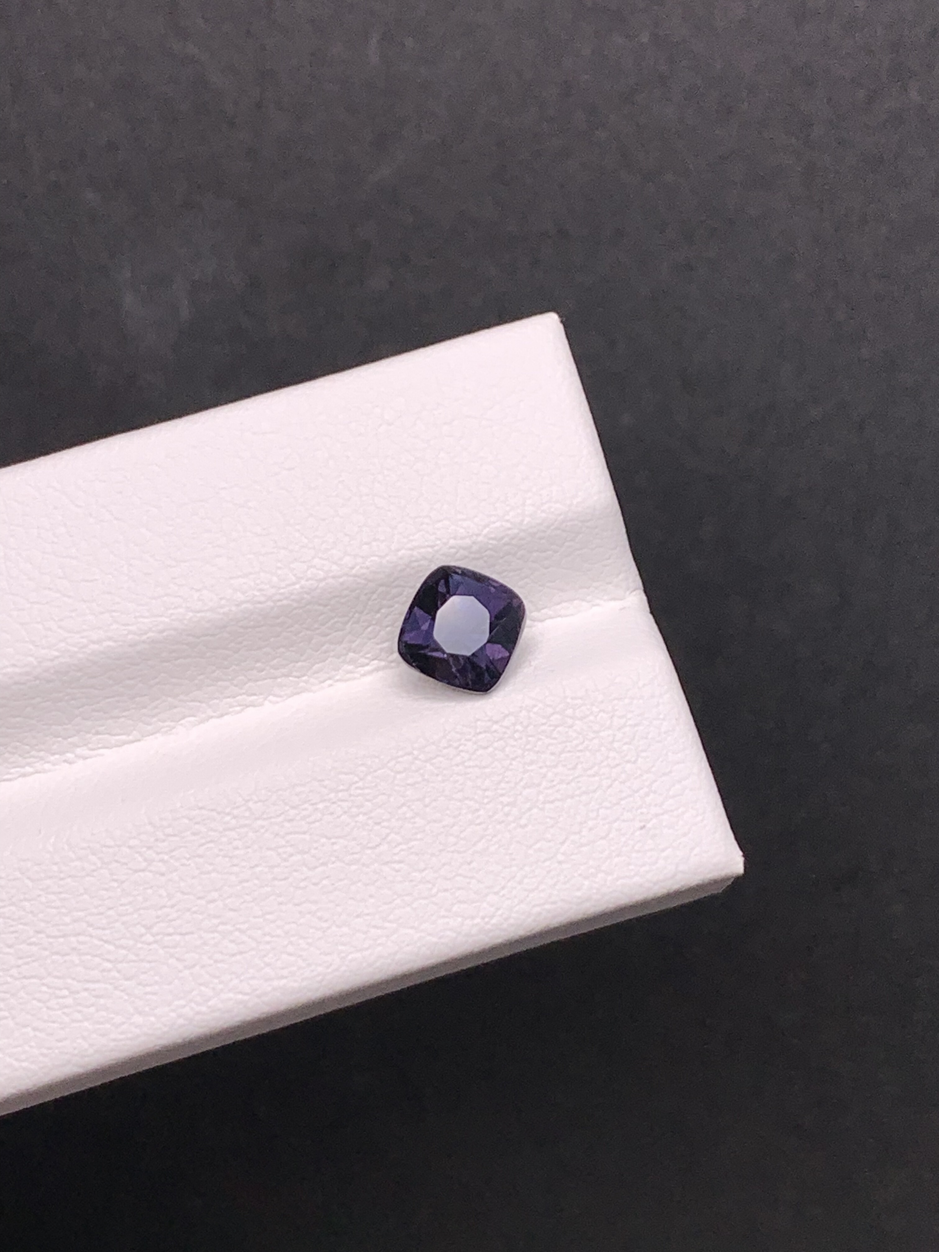 1.25克拉 坦桑尼亚天然无烧尖晶石 金属紫蓝色 （1116）