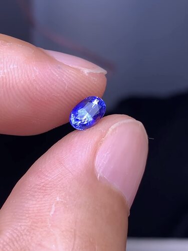 0.94克拉 斯里兰卡天然老烧矢车菊蓝宝石 紫蓝色（0822）