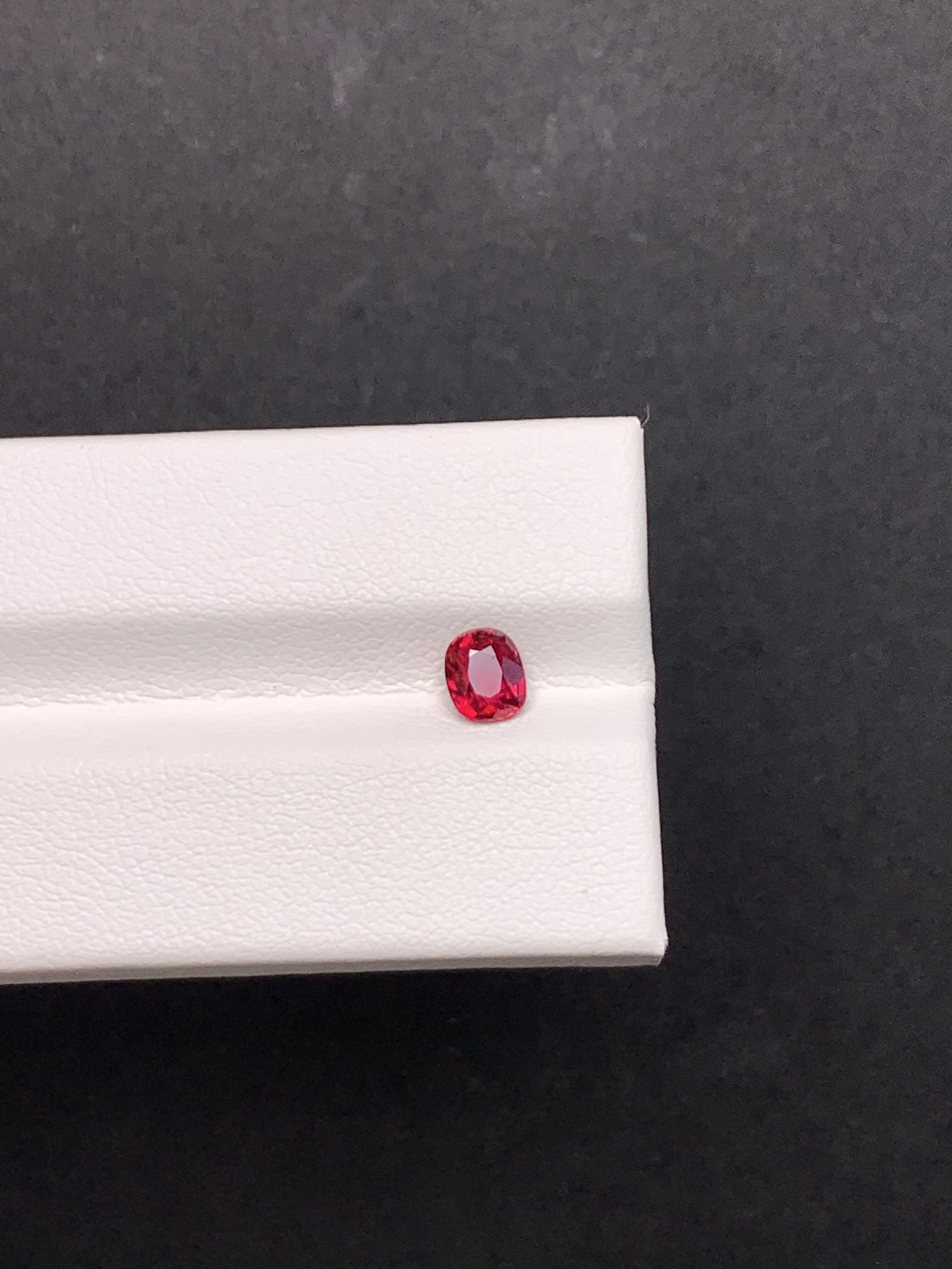 0.59克拉 莫桑比克天然无烧鸽血红宝石 （1125）