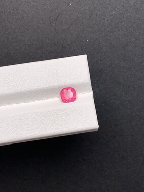 1.09克拉 坦桑尼亚天然无烧金橙色反火马亨盖尖晶石（1226）