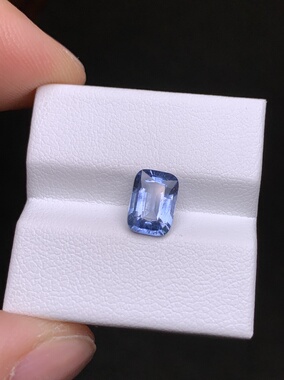 2.07克拉 斯里兰‮天卡‬然老烧蓝宝石 （0131）