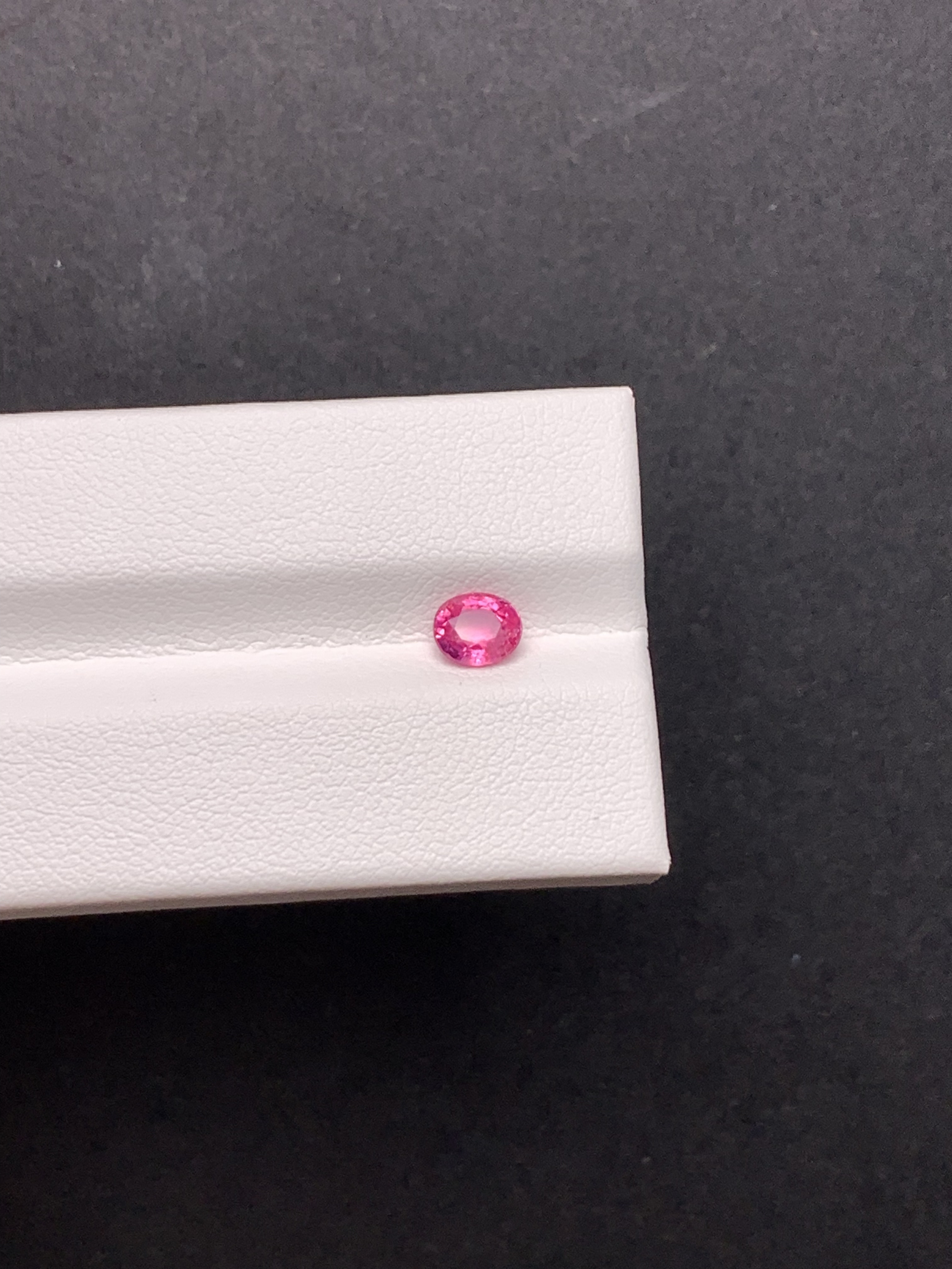 0.6克拉 坦桑尼亚天然无烧马亨盖尖晶石 热粉（1220）