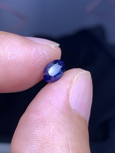 1.01克拉 斯里兰卡天然老烧皇家蓝蓝宝石 深蓝色（0823）