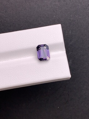 2.09克拉 坦桑尼亚天然无烧马亨盖尖晶石 薰衣草紫色 （1117）