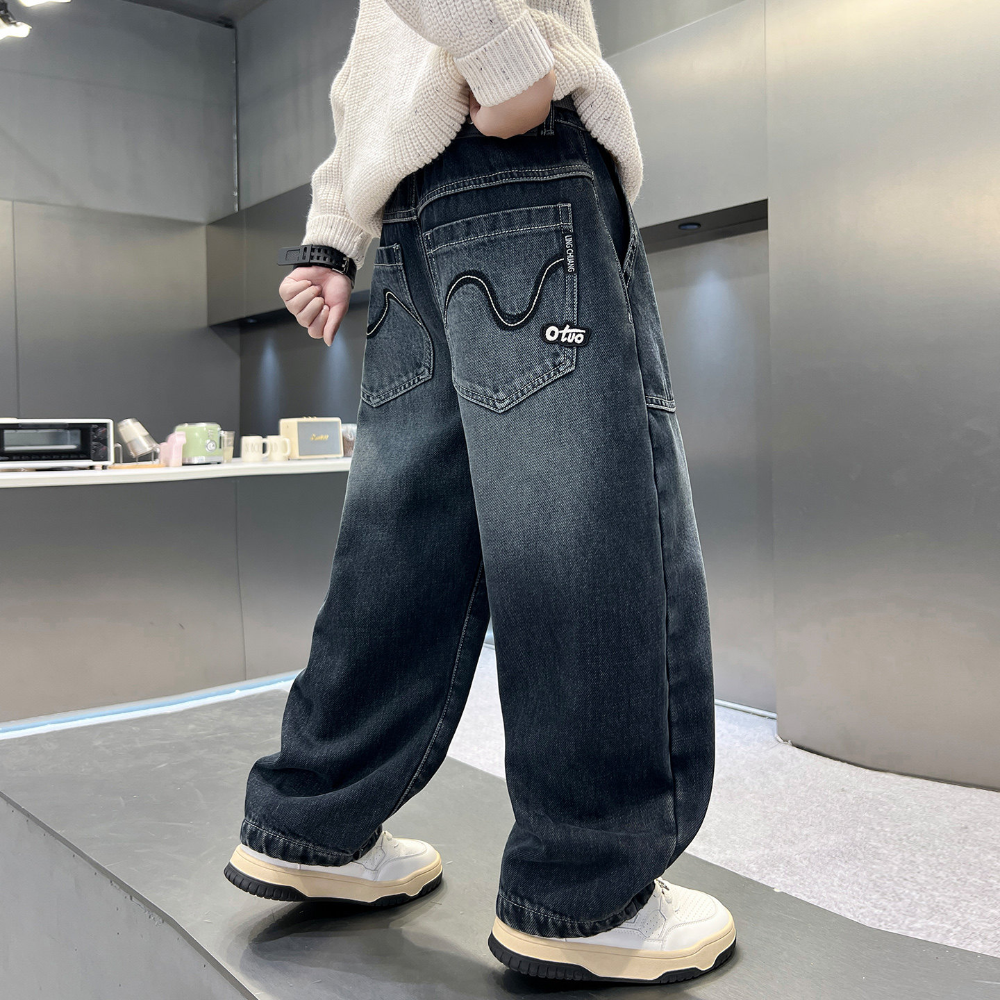 男童加绒加厚宽松直筒牛仔裤