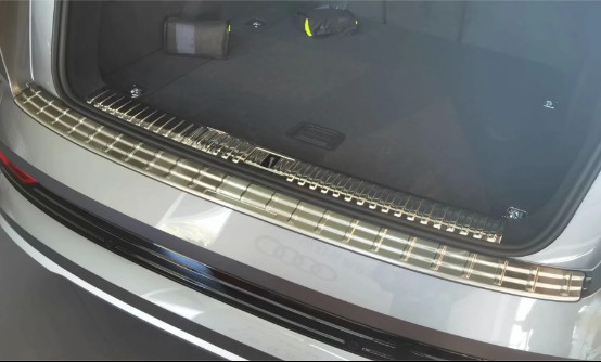 奥迪尾门踏板改装车身饰条