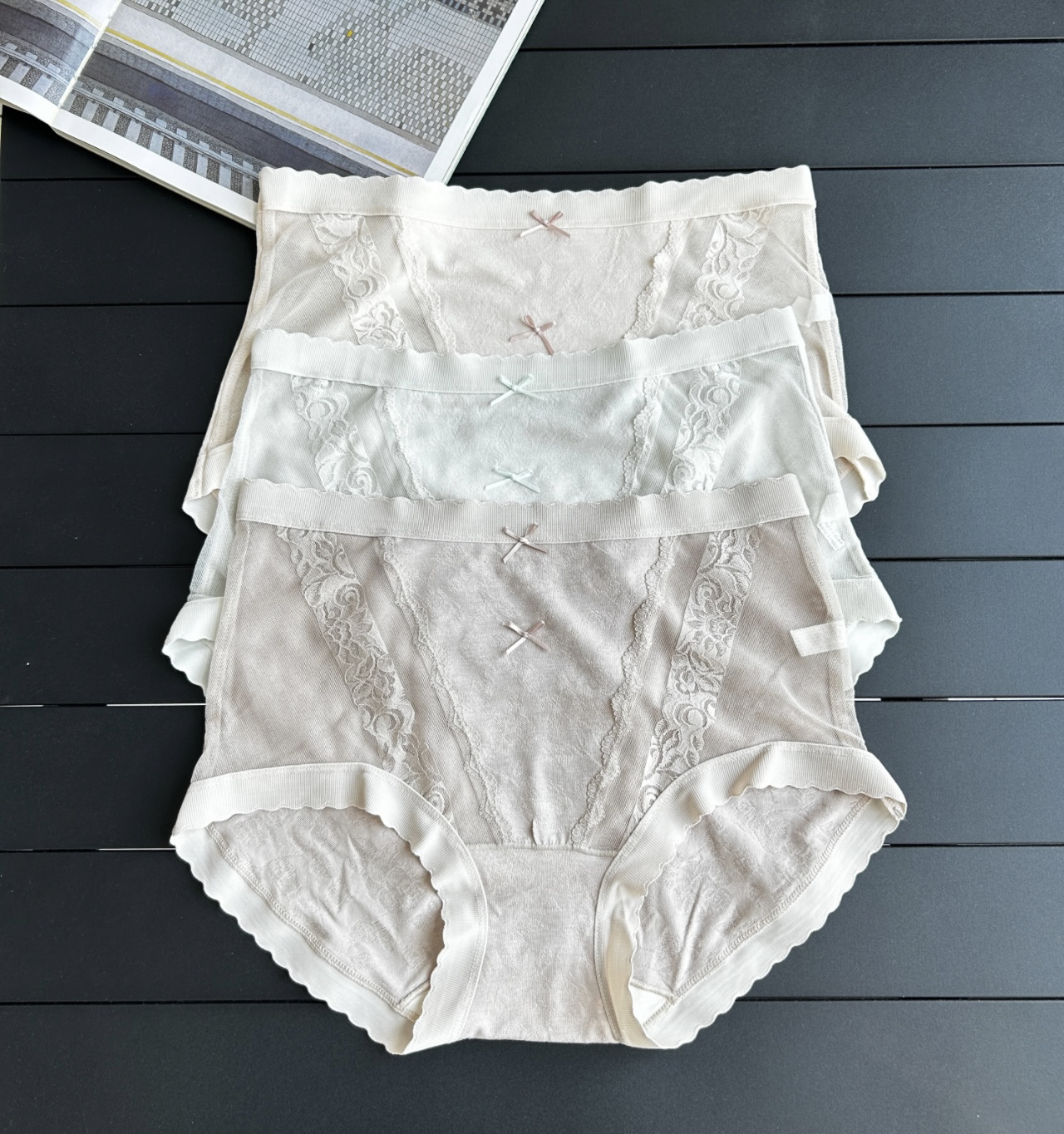 颜值出彩撩动女人心 浮雕提花法式蕾丝女中腰内裤超显优雅女人味