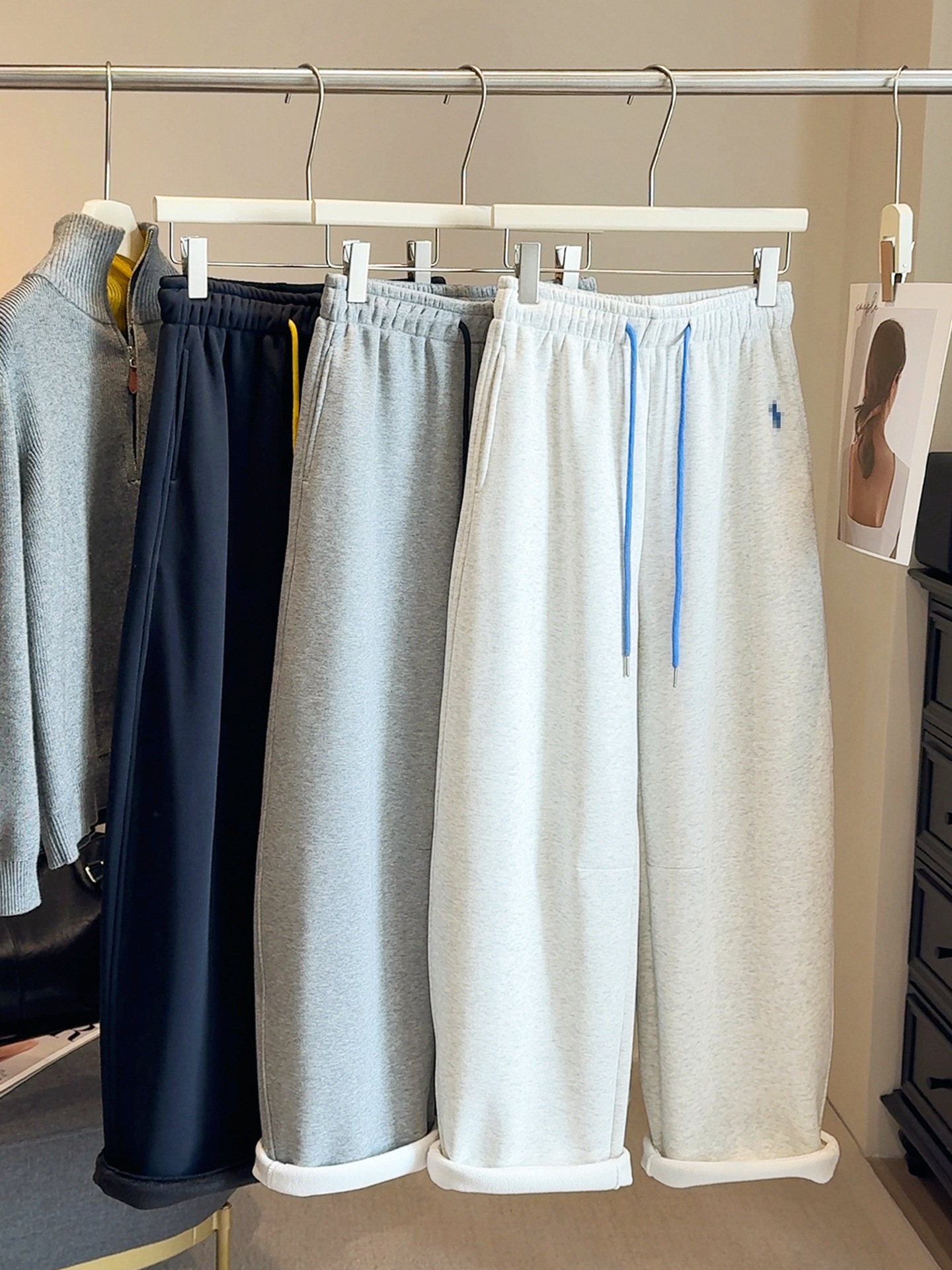 秋冬时尚百搭宽松显瘦加绒加厚休闲卫裤保暖直筒阔腿裤外穿弯刀裤