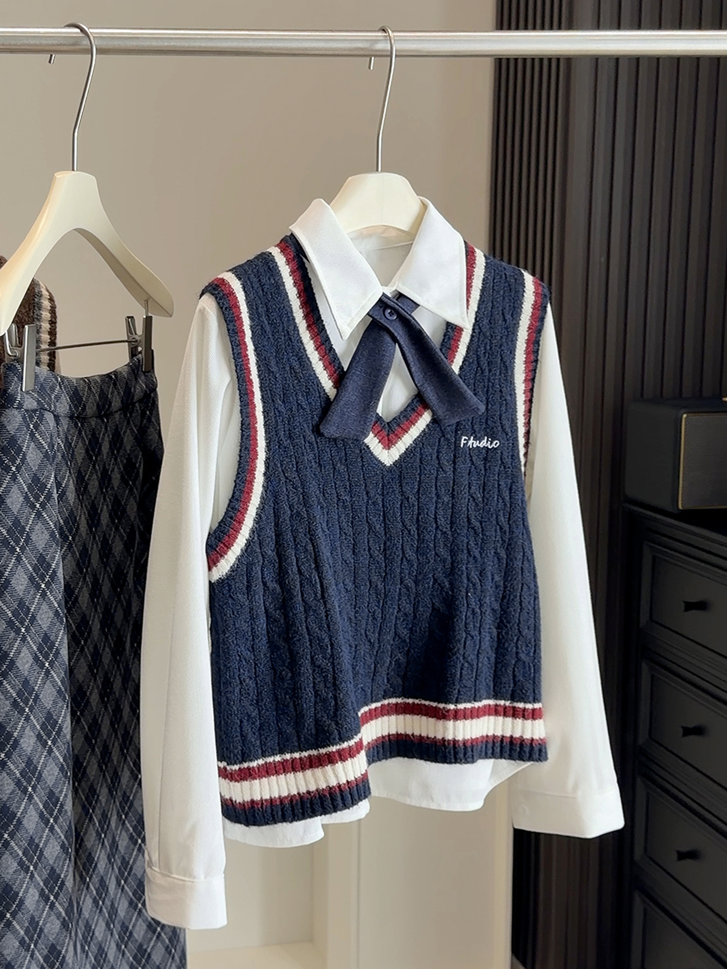 学院风针织背心马甲配灯芯绒衬衫两件套女秋冬时尚套装上衣配领带