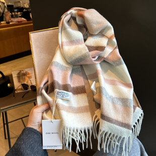 韩系羊毛围巾女冬季2025复古粉白色条纹披肩多功能学生保暖小围脖