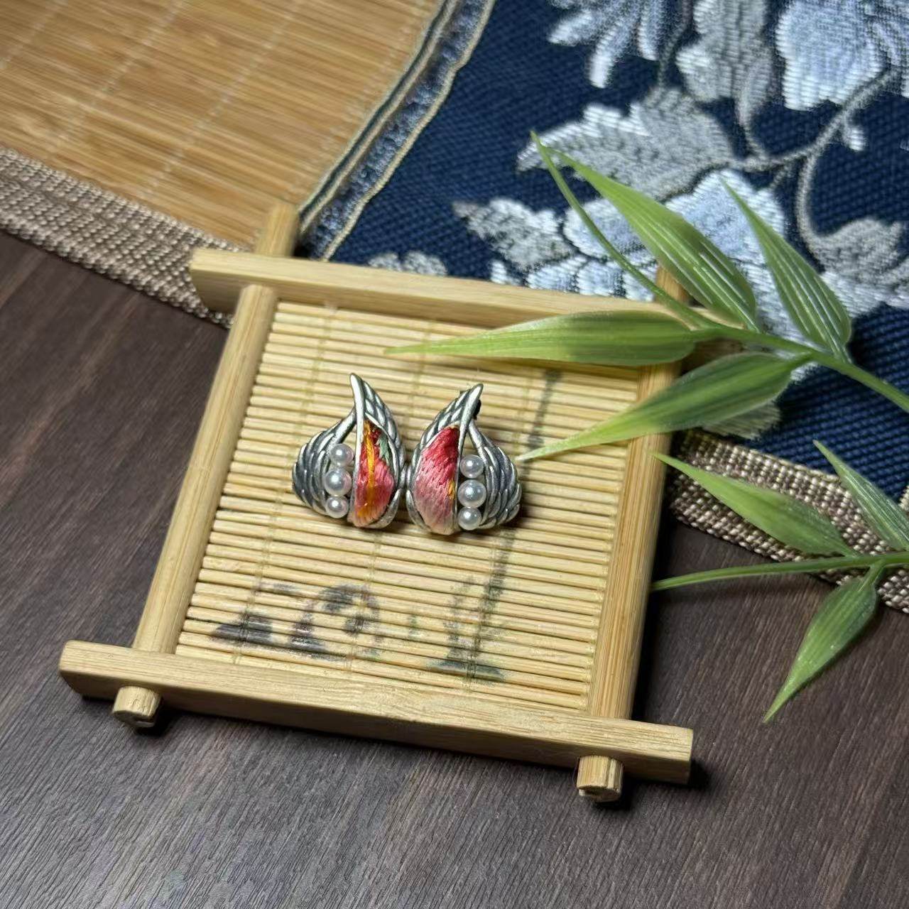 特色手工艺/地区民间特色手工艺/刺绣/帝江耳钉