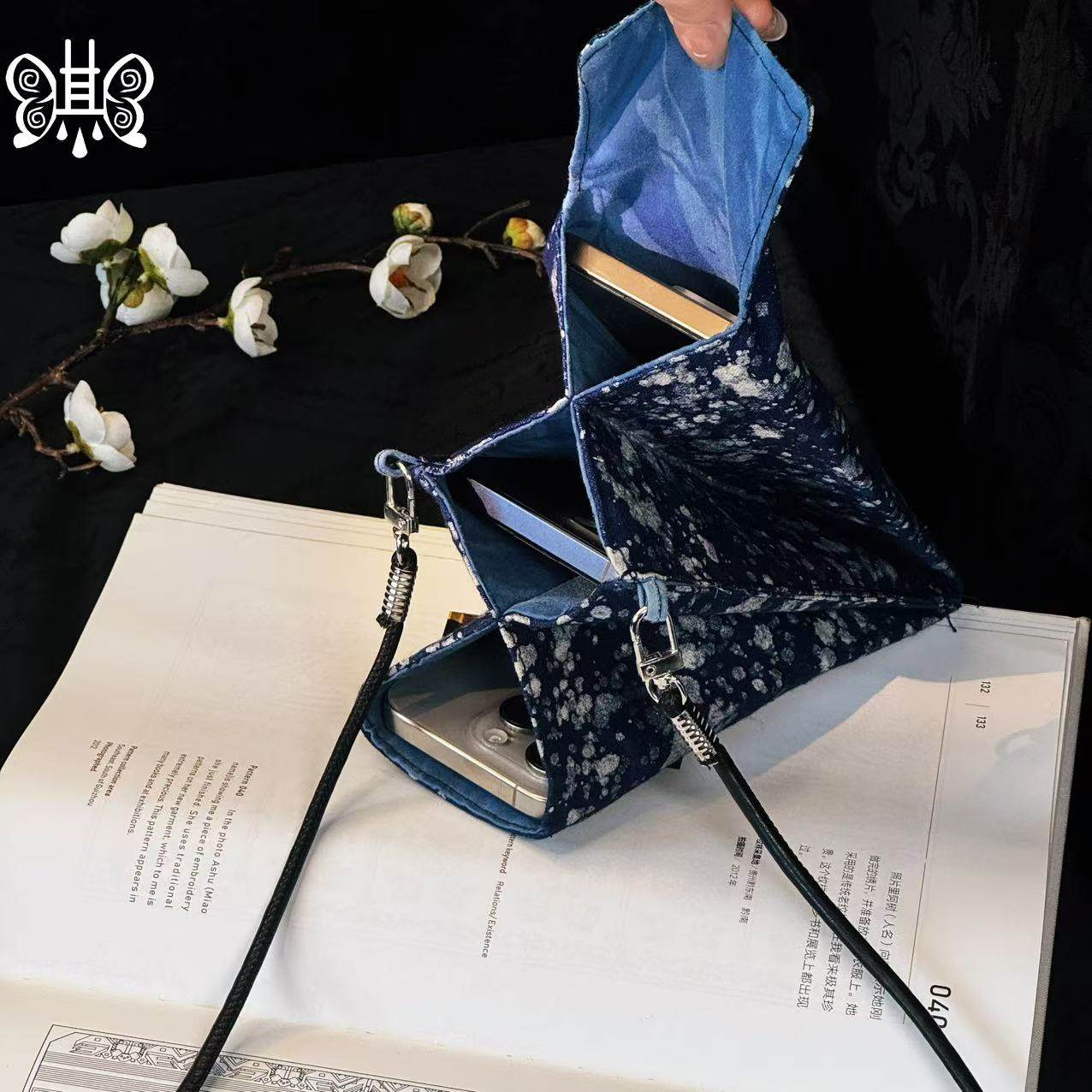 特色手工艺/地区民间特色手工艺/刺绣/三折叠蜡染手机包