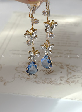 冰川蝴蝶。法式复古高级感精致闪耀海蓝色宝石蝴蝶耳环蚊香盘耳夹