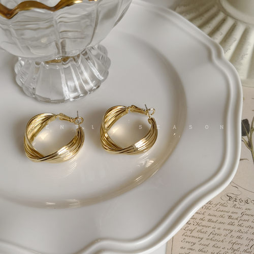 罗马假日。金属质感法式时髦高级感港风设计扭曲耳圈耳环耳夹女