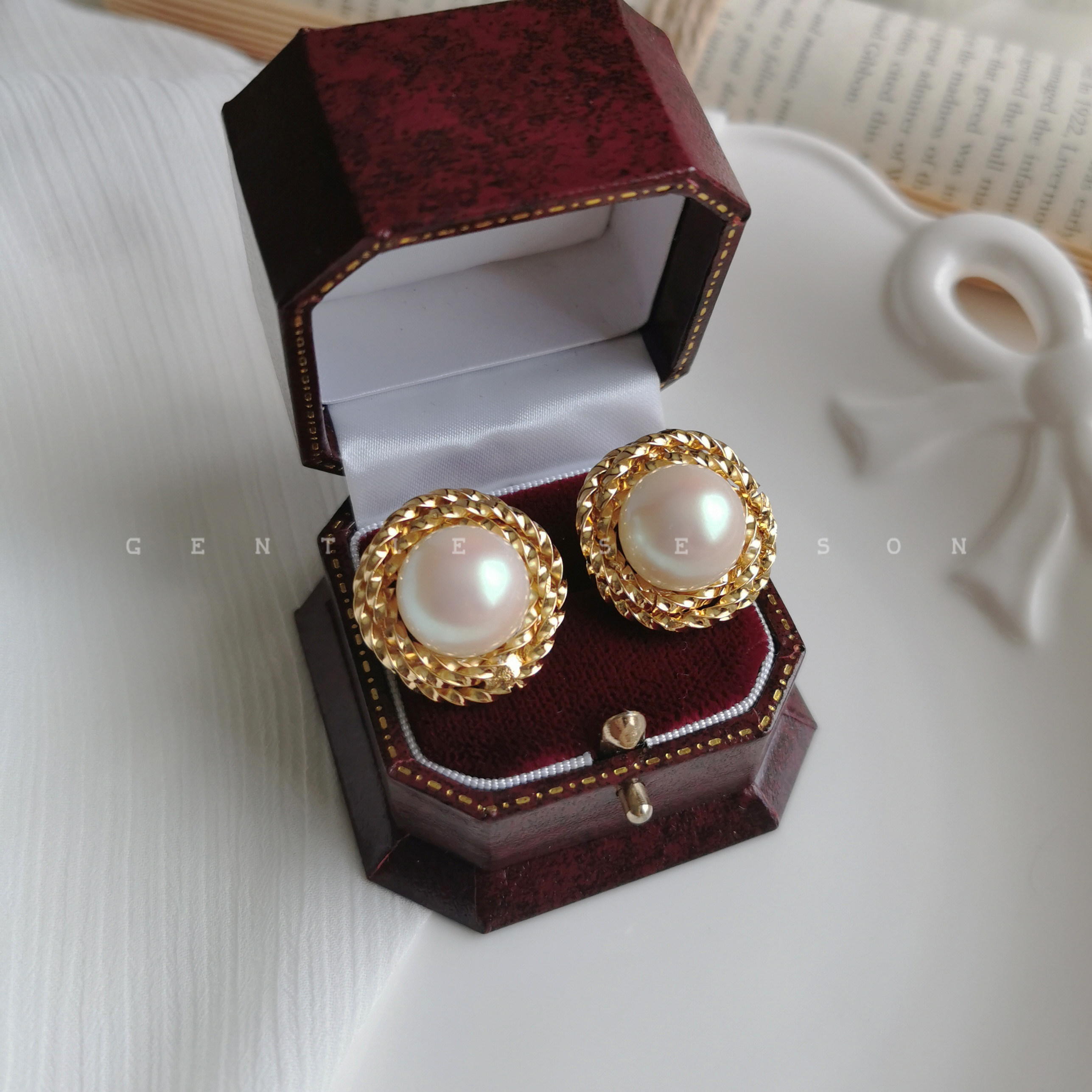 奥黛丽。法式经典vintage赫本风复古宫廷高级港风大珍珠耳钉耳环,饰品/流行首饰/时尚饰品新,耳环,淘宝优惠券,粉丝福利购,淘宝优惠卷