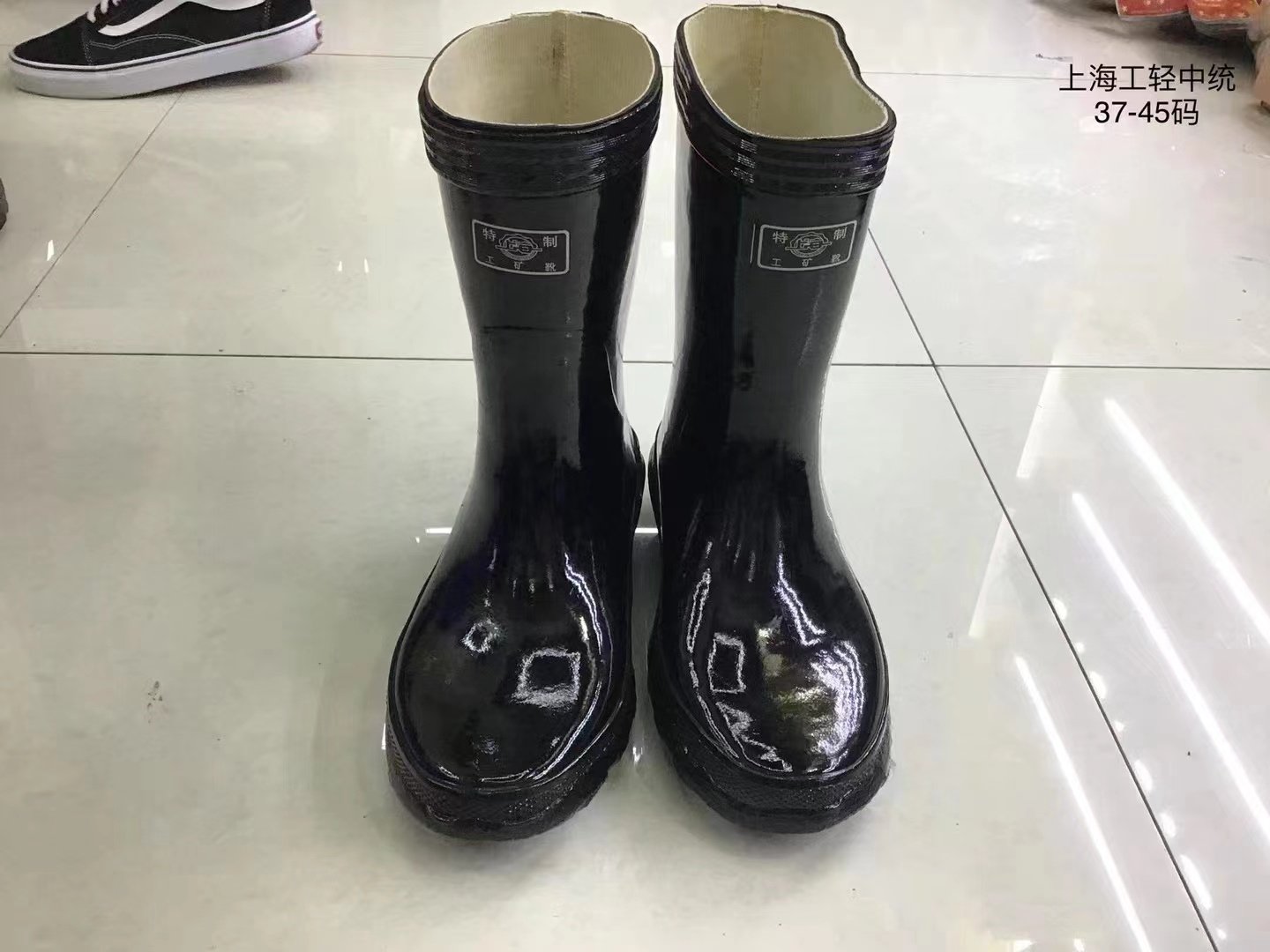 上海双钱牌工地工作男女橡胶雨鞋牛筋底中筒雨靴劳保水鞋防滑雨靴图片