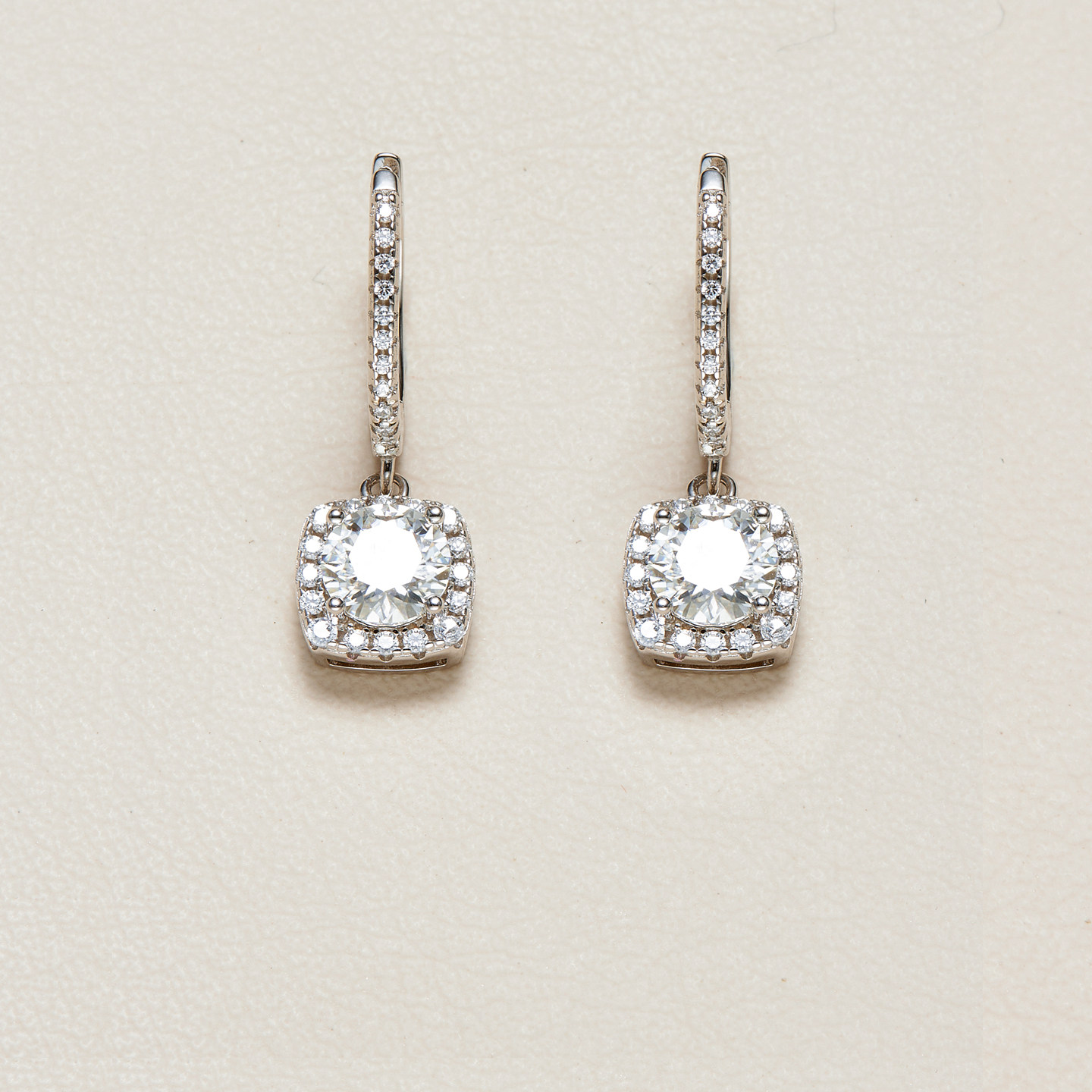 AHCHOO 静奢风火彩通勤全莫桑石耳扣简约设计高级感S925银耳环女,饰品/流行首饰/时尚饰品新,银饰耳饰,淘宝优惠券,粉丝福利购,淘宝优惠卷