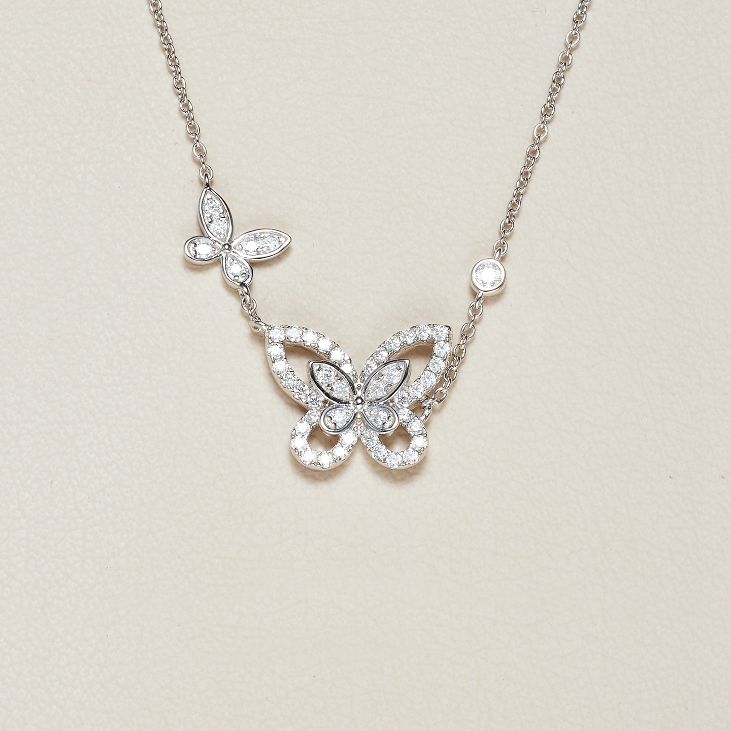 AHCHOO 静奢火彩莫桑石钻项链小众设计S925纯银爆闪蝴蝶锁骨链女