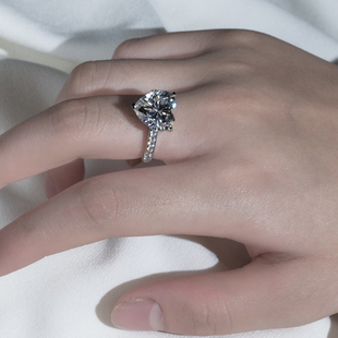 订做格拉夫款10克拉爱心形18K白金镶嵌莫桑石钻戒指女戒钻石仿真