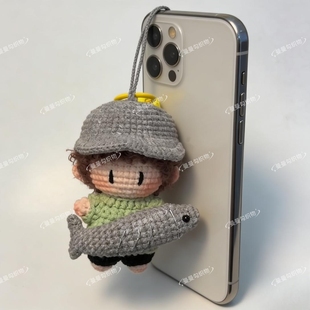 王一博抱鱼造型玩偶手工钩织毛线编织材料包钥匙扣包包手机挂件