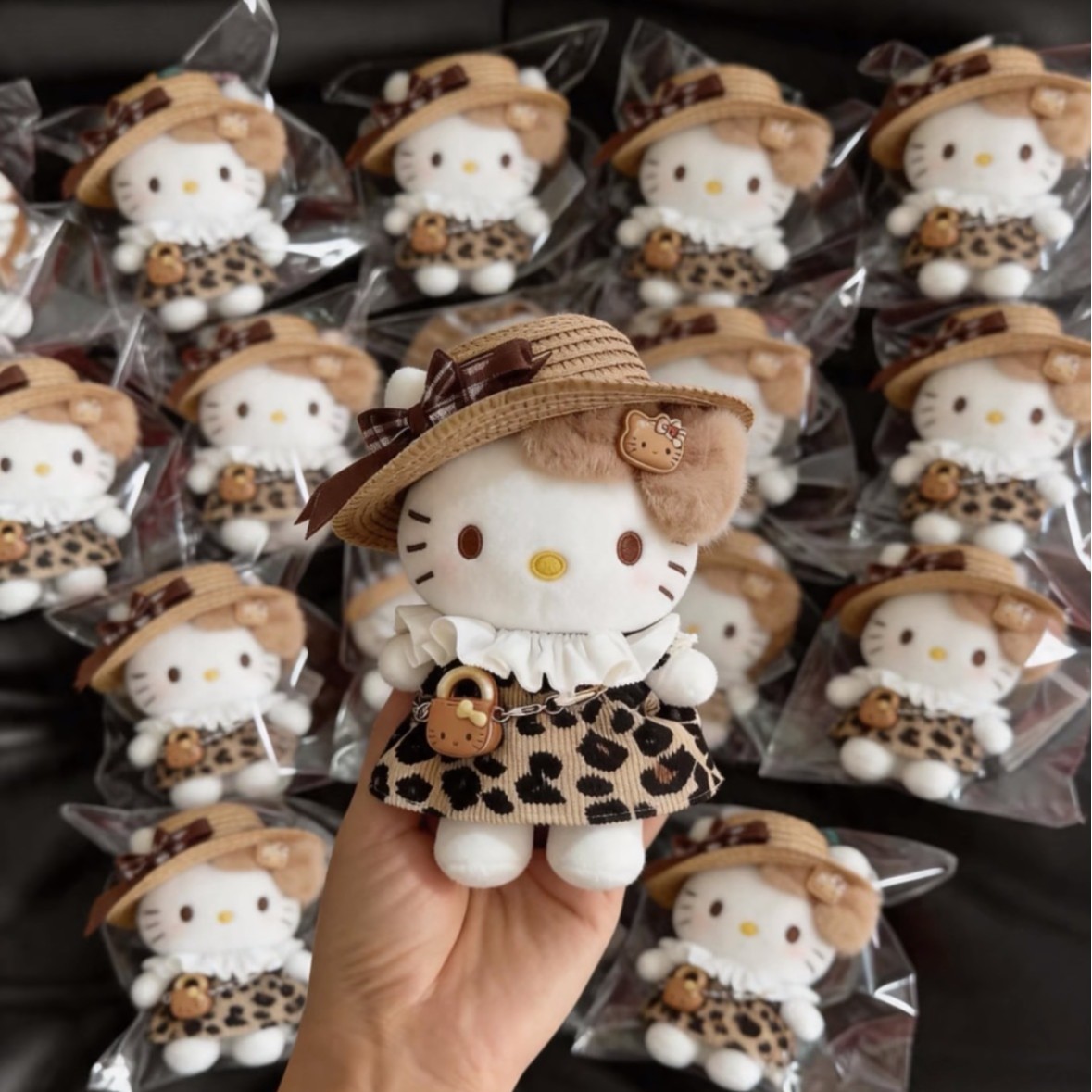 正版草帽豹纹hellokitty包包挂件可爱毛绒玩偶公仔礼物送女生朋友