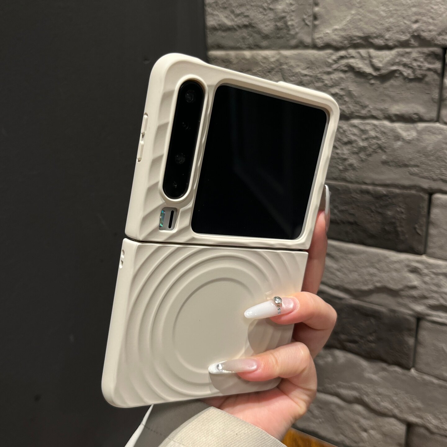 【高级感】韩系极简磁吸波漾壳古董白适用华为PuraX手机壳折叠屏